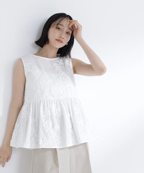 NATURAL BEAUTY BASIC（ナチュラルビューティーベーシック）の「テープ刺繍ペプラムシャツ（シャツ/ブラウス・レディース・ブルー系その他/ピンク系その他/オフホワイト・ﾌﾘ-）」の6枚目の写真