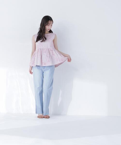 NATURAL BEAUTY BASIC（ナチュラルビューティーベーシック）の「テープ刺繍ペプラムシャツ（シャツ/ブラウス・レディース・ブルー系その他/ピンク系その他/オフホワイト・ﾌﾘ-）」の12枚目の写真