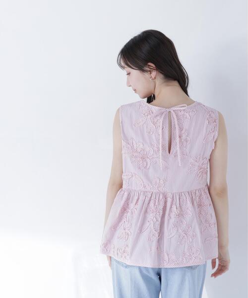 NATURAL BEAUTY BASIC（ナチュラルビューティーベーシック）の「テープ刺繍ペプラムシャツ（シャツ/ブラウス・レディース・ブルー系その他/ピンク系その他/オフホワイト・ﾌﾘ-）」の13枚目の写真