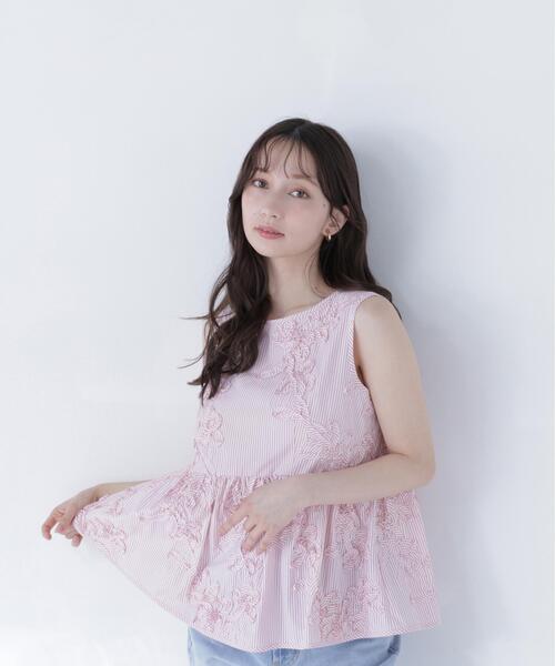 NATURAL BEAUTY BASIC（ナチュラルビューティーベーシック）の「テープ刺繍ペプラムシャツ（シャツ/ブラウス・レディース・ブルー系その他/ピンク系その他/オフホワイト・ﾌﾘ-）」の15枚目の写真