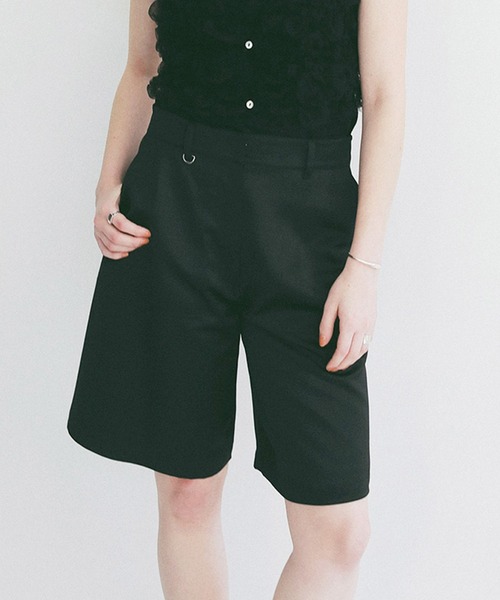 CLANE(クラネ)の「2WAY ADJUST SATIN HALF PANTS(その他パンツ・レディース・アイボリー/ブラック・1/2)」の2枚目の写真