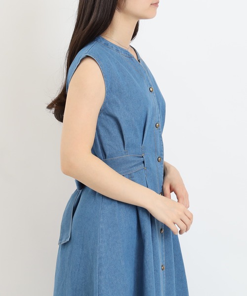 ASTORIA ODIER(アストリアオディール)の「ベルト付きデニムタックワンピース(ワンピース・レディース・インディゴブルー/ブルー/ブラック・MEDIUM)」の10枚目の写真
