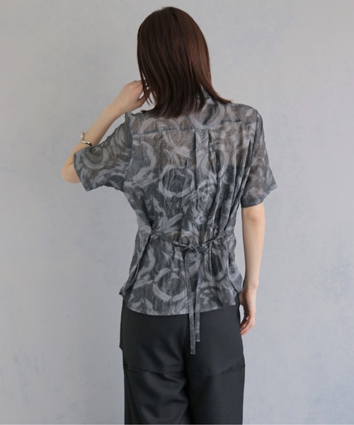&g'aime（アンジェム）の「【&ｇ'aime 】エンボスチュニックシャツ　EmbossTunicShirt（シャツ/ブラウス・レディース・グレー/ブラック・FREE）」の9枚目の写真