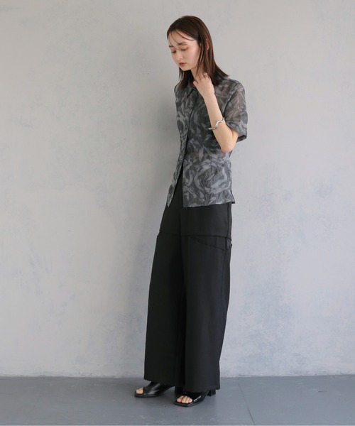 &g'aime（アンジェム）の「【&ｇ'aime 】エンボスチュニックシャツ　EmbossTunicShirt（シャツ/ブラウス・レディース・グレー/ブラック・FREE）」の12枚目の写真