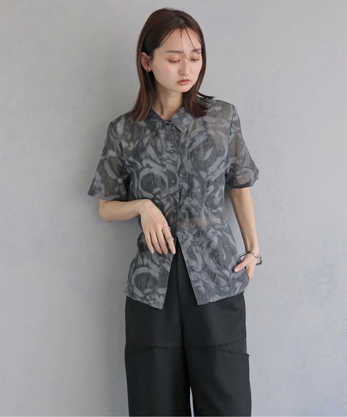 &g'aime（アンジェム）の「【&ｇ'aime 】エンボスチュニックシャツ　EmbossTunicShirt（シャツ/ブラウス・レディース・グレー/ブラック・FREE）」の4枚目の写真