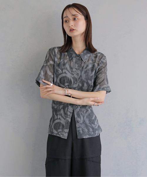 &g'aime（アンジェム）の「【&ｇ'aime 】エンボスチュニックシャツ　EmbossTunicShirt（シャツ/ブラウス・レディース・グレー/ブラック・FREE）」の5枚目の写真