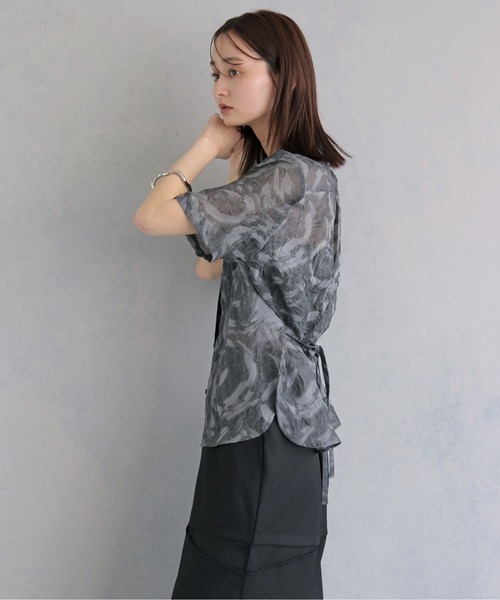 &g'aime（アンジェム）の「【&ｇ'aime 】エンボスチュニックシャツ　EmbossTunicShirt（シャツ/ブラウス・レディース・グレー/ブラック・FREE）」の6枚目の写真