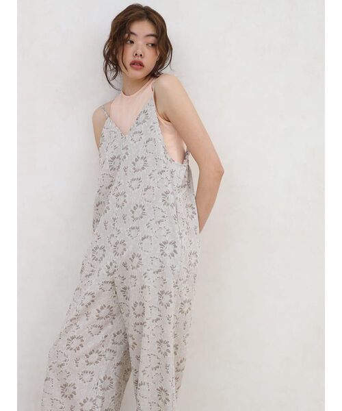 FIKA.(フィーカ)の「Flower cami overalls(サロペット/オーバーオール・レディース・ブラウン/ベージュ系・MEDIUM)」の5枚目の写真