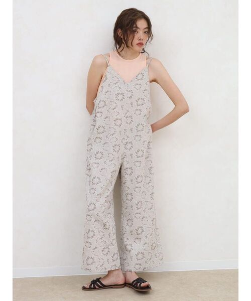 FIKA.(フィーカ)の「Flower cami overalls(サロペット/オーバーオール・レディース・ブラウン/ベージュ系・MEDIUM)」の8枚目の写真