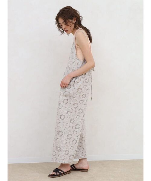 FIKA.(フィーカ)の「Flower cami overalls(サロペット/オーバーオール・レディース・ブラウン/ベージュ系・MEDIUM)」の9枚目の写真