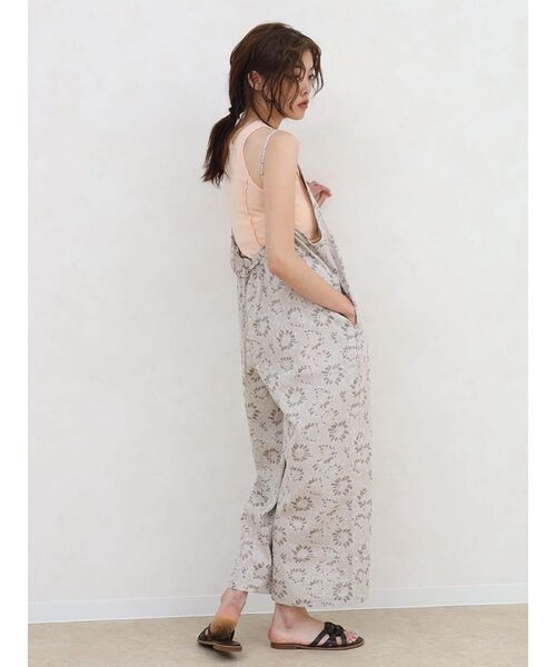 FIKA.(フィーカ)の「Flower cami overalls(サロペット/オーバーオール・レディース・ブラウン/ベージュ系・MEDIUM)」の14枚目の写真