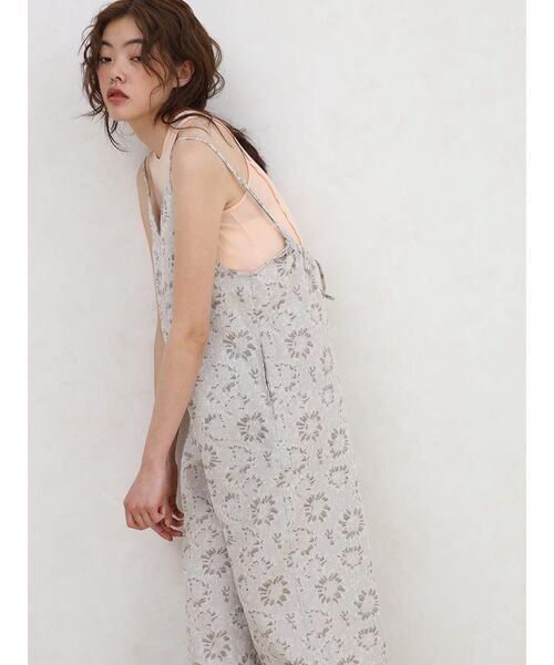 FIKA.(フィーカ)の「Flower cami overalls(サロペット/オーバーオール・レディース・ブラウン/ベージュ系・MEDIUM)」の15枚目の写真