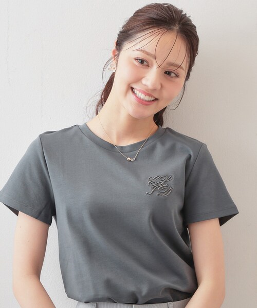 index（インデックス）の「【接触冷感】エンブレムロゴ刺繍Tシャツ《UVケア/洗濯機OK》（Tシャツ/カットソー・レディース・ブラウン系その他5/ナチュラル/チャコールグレー/オフホワイト・38/36/44/42/40）」の9枚目の写真