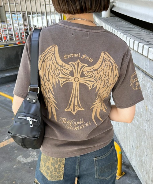 LAC-VERT(ラック・ヴェール)の「フィットリブピグメントプリントTシャツ(Tシャツ/カットソー・レディース・ブラウン/グレイッシュベージュ・FREE)」の2枚目の写真