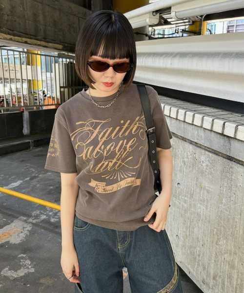 LAC-VERT(ラック・ヴェール)の「フィットリブピグメントプリントTシャツ(Tシャツ/カットソー・レディース・ブラウン/グレイッシュベージュ・FREE)」の4枚目の写真