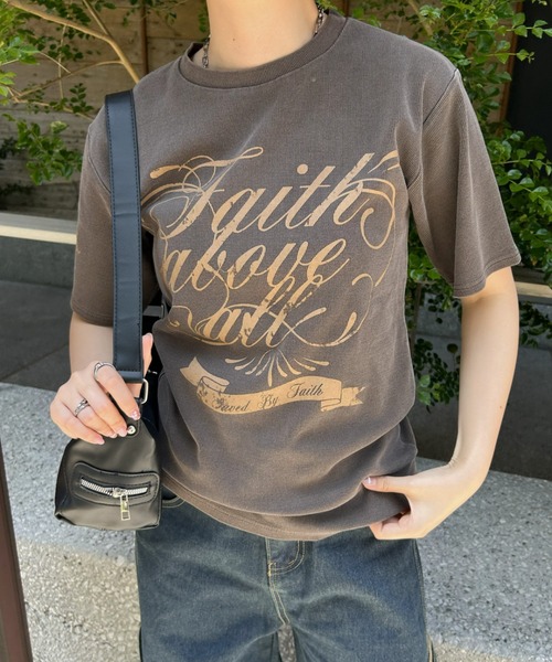 LAC-VERT(ラック・ヴェール)の「フィットリブピグメントプリントTシャツ(Tシャツ/カットソー・レディース・ブラウン/グレイッシュベージュ・FREE)」の5枚目の写真
