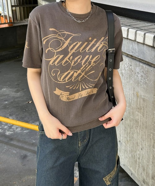 LAC-VERT(ラック・ヴェール)の「フィットリブピグメントプリントTシャツ(Tシャツ/カットソー・レディース・ブラウン/グレイッシュベージュ・FREE)」の6枚目の写真