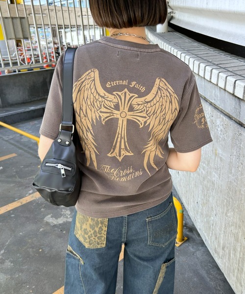 LAC-VERT(ラック・ヴェール)の「フィットリブピグメントプリントTシャツ(Tシャツ/カットソー・レディース・ブラウン/グレイッシュベージュ・FREE)」の3枚目の写真