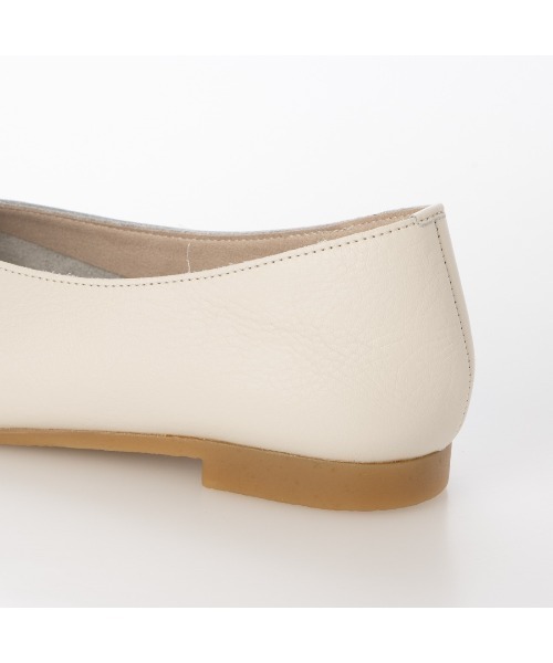 ing(イング)の「スクエアトゥVカットパンプス(パンプス・レディース・アイボリー/シルバー/ブラック・22.5cm/23cm/24cm/23.5cm/24.5cm)」の7枚目の写真