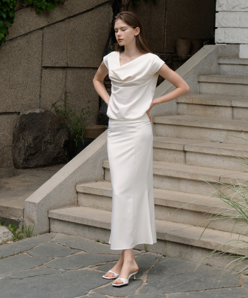 REORG(リオルグ)の「GIR BELL FLARED MAXI SKIRT IVORY(スカート・レディース・その他・SMALL/LARGE/MEDIUM)」の3枚目の写真