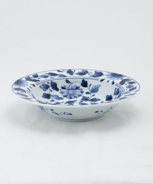 212 KITCHEN STORE(トゥワントゥキッチンストア)の「藍凛堂 リムパスタ 染唐草(食器・レディース・その他・00)」の1枚目の写真