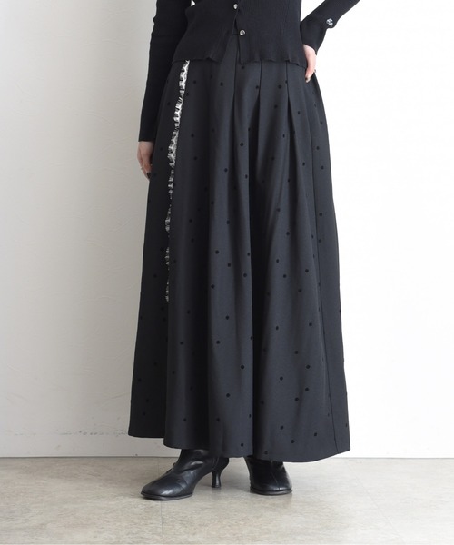 Eimee Law(エイミーロウ)の「ドットフロッキー タックプリーツスカート(スカート・レディース・カーキ/ブラック/ベージュ・MEDIUM)」の1枚目の写真