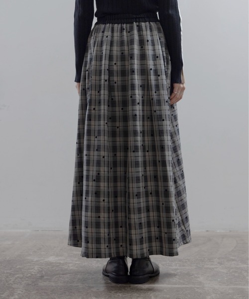 Eimee Law(エイミーロウ)の「ドットフロッキー タックプリーツスカート(スカート・レディース・カーキ/ブラック/ベージュ・MEDIUM)」の18枚目の写真