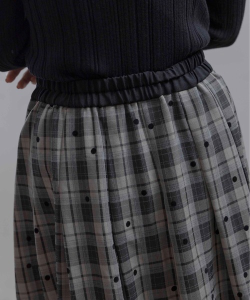 Eimee Law(エイミーロウ)の「ドットフロッキー タックプリーツスカート(スカート・レディース・カーキ/ブラック/ベージュ・MEDIUM)」の20枚目の写真