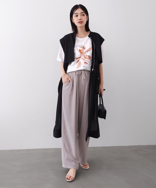 Bou Jeloud（ブージュルード）の「デジタルフラワープリントＴシャツ（Tシャツ/カットソー・レディース・オフホワイト/チャコールグレー・FREE）」の4枚目の写真