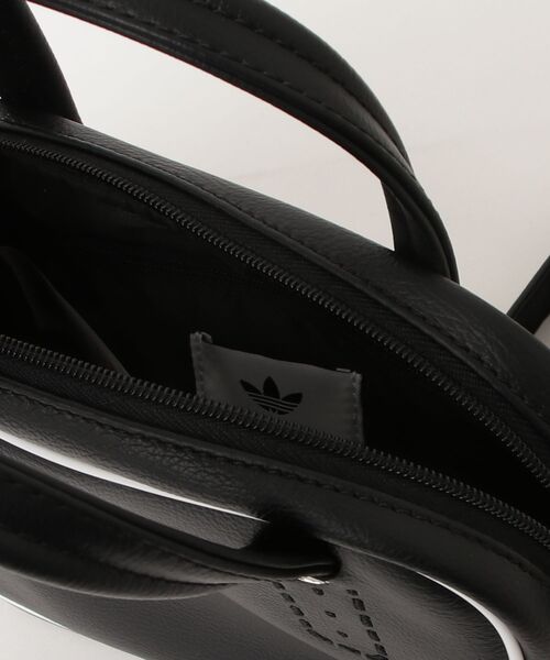adidas(アディダス)の「adidas/アディダス アディカラー XS バッグ/ADICOLOR XS BAG(ショルダーバッグ・レディース・ブラック・ONE SIZE)」の4枚目の写真