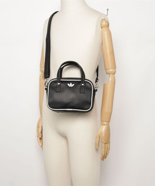 adidas(アディダス)の「adidas/アディダス アディカラー XS バッグ/ADICOLOR XS BAG(ショルダーバッグ・レディース・ブラック・ONE SIZE)」の5枚目の写真