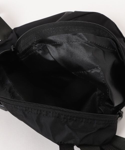 GOOD DEAL(グッドディール)の「Tough Traveler / タフトラベラー / PEANUTS SLING BAG / スリングバッグ / ワンショルダーバッグ(ボディバッグ/ウエストポーチ・レディース・ブラック/レッド/シルバー/タン/ブラック系その他/ブラウン系その他/Royal/チャコール/ピーコックグリーン系/バーガンディー・FREE)」の12枚目の写真