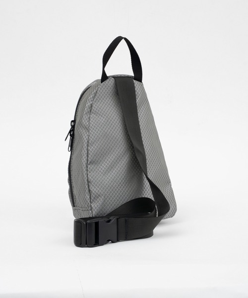 GOOD DEAL(グッドディール)の「Tough Traveler / タフトラベラー / PEANUTS SLING BAG / スリングバッグ / ワンショルダーバッグ(ボディバッグ/ウエストポーチ・レディース・ブラック/レッド/シルバー/タン/ブラック系その他/ブラウン系その他/Royal/チャコール/ピーコックグリーン系/バーガンディー・FREE)」の19枚目の写真