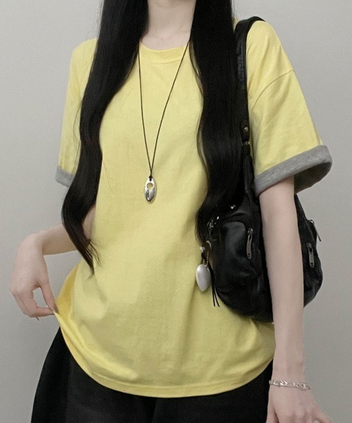 Emilie(エミリー)の「2WAY ロールアップバイカラー オーバーサイズ 半袖Tシャツ(Tシャツ/カットソー・レディース・ミント/ワイン/イエロー/ネイビー・FREE)」の4枚目の写真