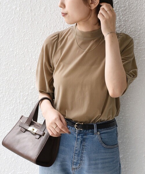 SHIPS Colors(シップス カラーズ)の「SHIPS Colors:〈手洗い可能〉シアー ポリエステル ベロア 5分袖 トップス◇(Tシャツ/カットソー・レディース・ベージュ/ブラウン/ブラック・ONE SIZE)」の4枚目の写真