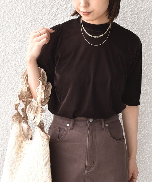 SHIPS Colors(シップス カラーズ)の「SHIPS Colors:〈手洗い可能〉シアー ポリエステル ベロア 5分袖 トップス◇(Tシャツ/カットソー・レディース・ベージュ/ブラウン/ブラック・ONE SIZE)」の8枚目の写真