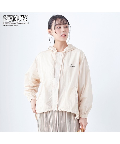 PEANUTS（ピーナッツ）の「UVポケッタブルパーカー「スヌーピー」（パーカー・レディース・オフホワイト・S/M/L/LL）」の3枚目の写真
