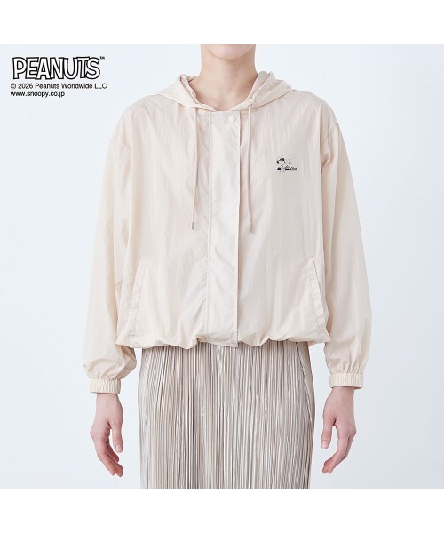 PEANUTS（ピーナッツ）の「UVポケッタブルパーカー「スヌーピー」（パーカー・レディース・オフホワイト・S/M/L/LL）」の13枚目の写真