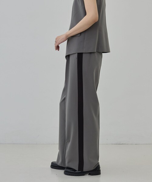 GALLEST(ギャレスト)の「Comfy Slacks|イージーサイドラインワイドパンツ【LIVE紹介/上枝みどりさん着用/通勤】(その他パンツ・レディース・ベージュ系4/ブラック系5/グレー系その他6・34/36/38/40)」の7枚目の写真