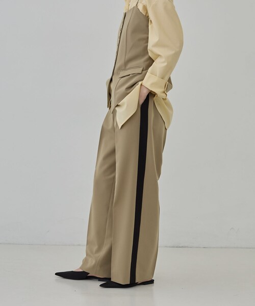 GALLEST(ギャレスト)の「Comfy Slacks|イージーサイドラインワイドパンツ【LIVE紹介/上枝みどりさん着用/通勤】(その他パンツ・レディース・ベージュ系4/ブラック系5/グレー系その他6・34/36/38/40)」の11枚目の写真