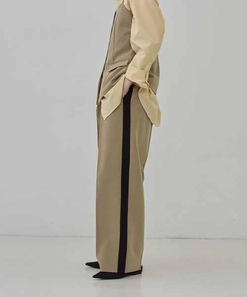GALLEST(ギャレスト)の「Comfy Slacks|イージーサイドラインワイドパンツ【LIVE紹介/上枝みどりさん着用/通勤】(その他パンツ・レディース・ベージュ系4/ブラック系5/グレー系その他6・34/36/38/40)」の13枚目の写真