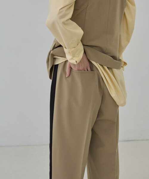 GALLEST(ギャレスト)の「Comfy Slacks|イージーサイドラインワイドパンツ【LIVE紹介/上枝みどりさん着用/通勤】(その他パンツ・レディース・ベージュ系4/ブラック系5/グレー系その他6・34/36/38/40)」の16枚目の写真