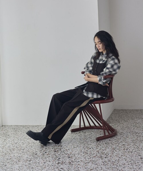 GALLEST(ギャレスト)の「Comfy Slacks|イージーサイドラインワイドパンツ【LIVE紹介/上枝みどりさん着用/通勤】(その他パンツ・レディース・ベージュ系4/ブラック系5/グレー系その他6・34/36/38/40)」の17枚目の写真