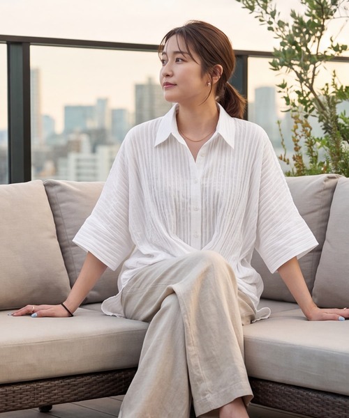 STYLE DELI(スタイルデリ)の「【DELI by】ツイストプリーツシャツブラウス(シャツ/ブラウス・レディース・ホワイト/ブラック・M)」の3枚目の写真