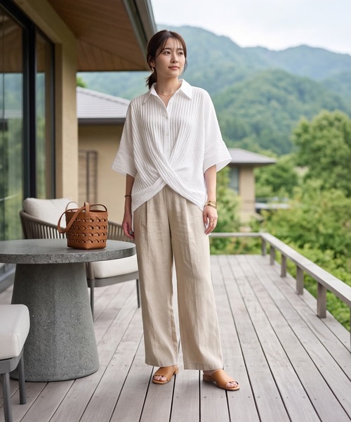 STYLE DELI(スタイルデリ)の「【DELI by】ツイストプリーツシャツブラウス(シャツ/ブラウス・レディース・ホワイト/ブラック・M)」の5枚目の写真