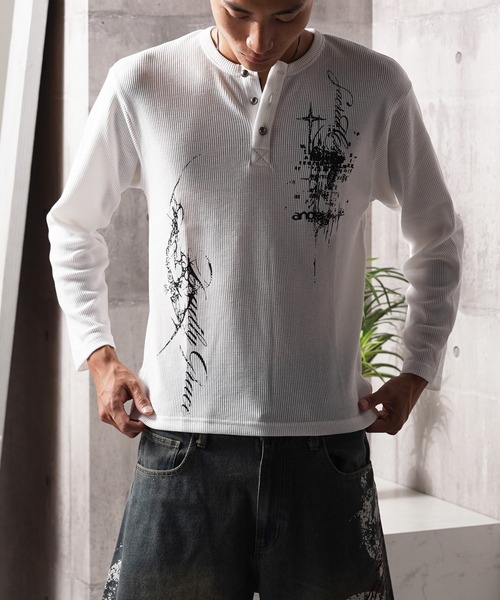 1111clothing（ワンフォークロージング）の「レタリング ヘンリーネック サーマルロンT / Lettering Henley Neck Thermal Long Sleeve T-Shirt（Tシャツ/カットソー・メンズ・ホワイト系1/ホワイト系2/ブラック系1/ブラック系2・S/M/L）」の2枚目の写真