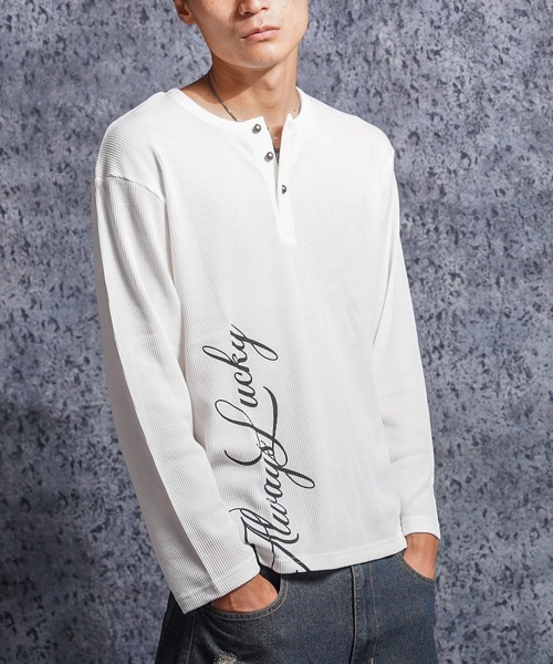 1111clothing（ワンフォークロージング）の「レタリング ヘンリーネック サーマルロンT / Lettering Henley Neck Thermal Long Sleeve T-Shirt（Tシャツ/カットソー・メンズ・ホワイト系1/ホワイト系2/ブラック系1/ブラック系2・S/M/L）」の3枚目の写真