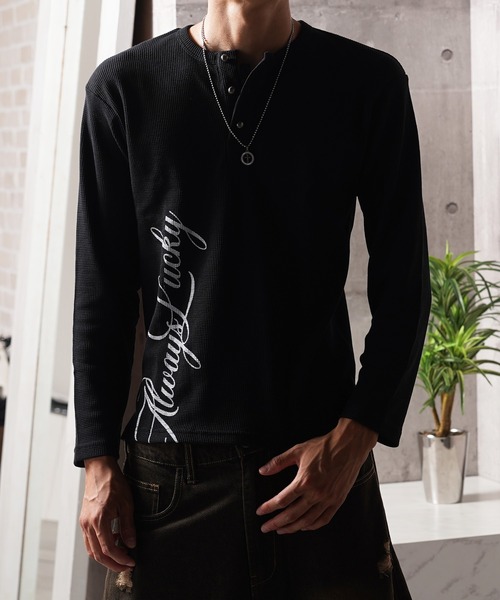 1111clothing（ワンフォークロージング）の「レタリング ヘンリーネック サーマルロンT / Lettering Henley Neck Thermal Long Sleeve T-Shirt（Tシャツ/カットソー・メンズ・ホワイト系1/ホワイト系2/ブラック系1/ブラック系2・S/M/L）」の4枚目の写真