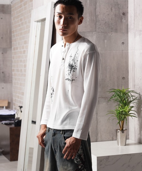 1111clothing（ワンフォークロージング）の「レタリング ヘンリーネック サーマルロンT / Lettering Henley Neck Thermal Long Sleeve T-Shirt（Tシャツ/カットソー・メンズ・ホワイト系1/ホワイト系2/ブラック系1/ブラック系2・S/M/L）」の10枚目の写真