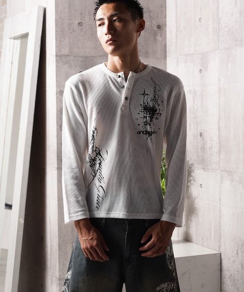 1111clothing（ワンフォークロージング）の「レタリング ヘンリーネック サーマルロンT / Lettering Henley Neck Thermal Long Sleeve T-Shirt（Tシャツ/カットソー・メンズ・ホワイト系1/ホワイト系2/ブラック系1/ブラック系2・S/M/L）」の8枚目の写真